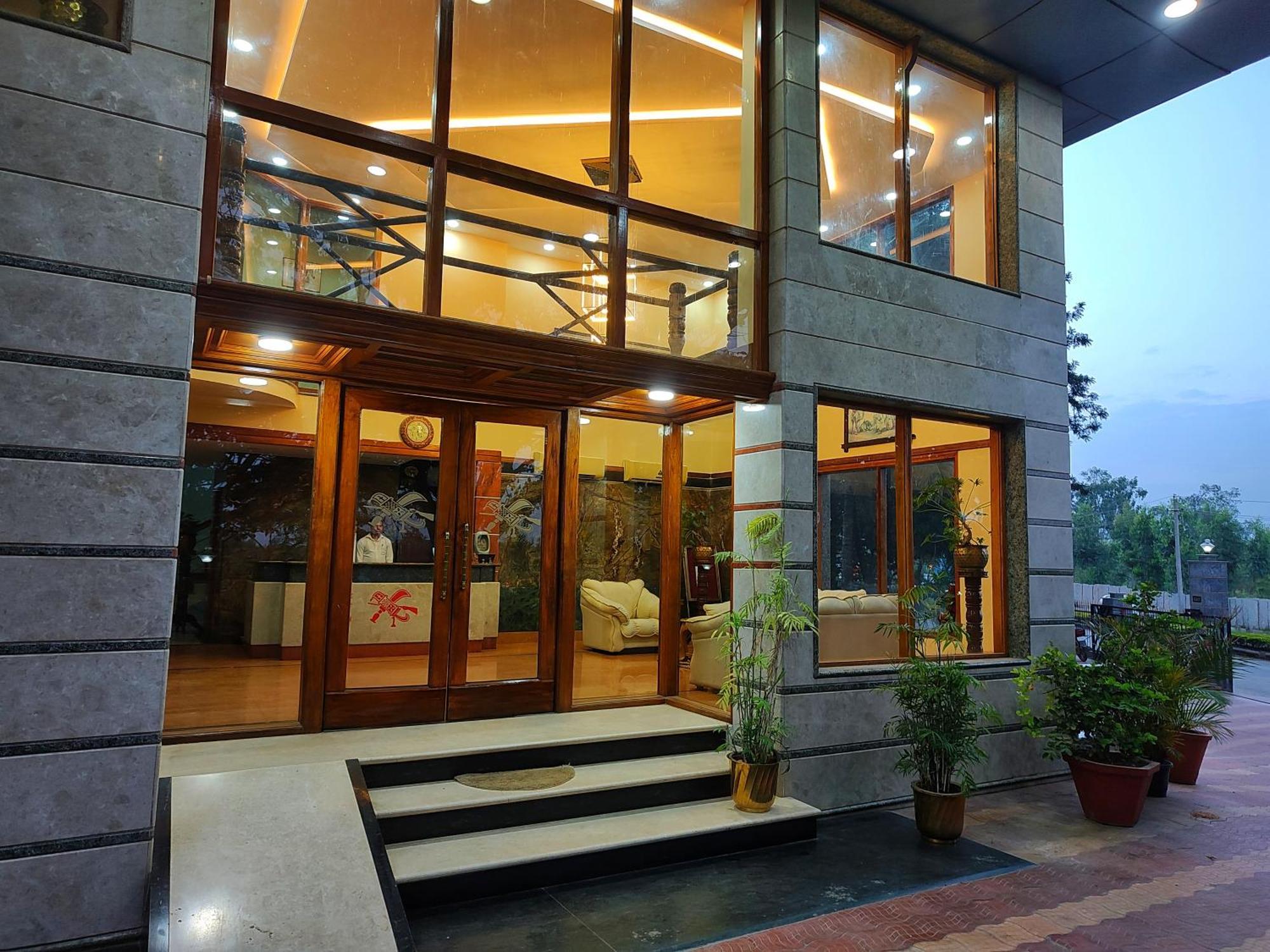 Hotel Presidency Kempegowda International Airport העיר בנגלור מראה חיצוני תמונה