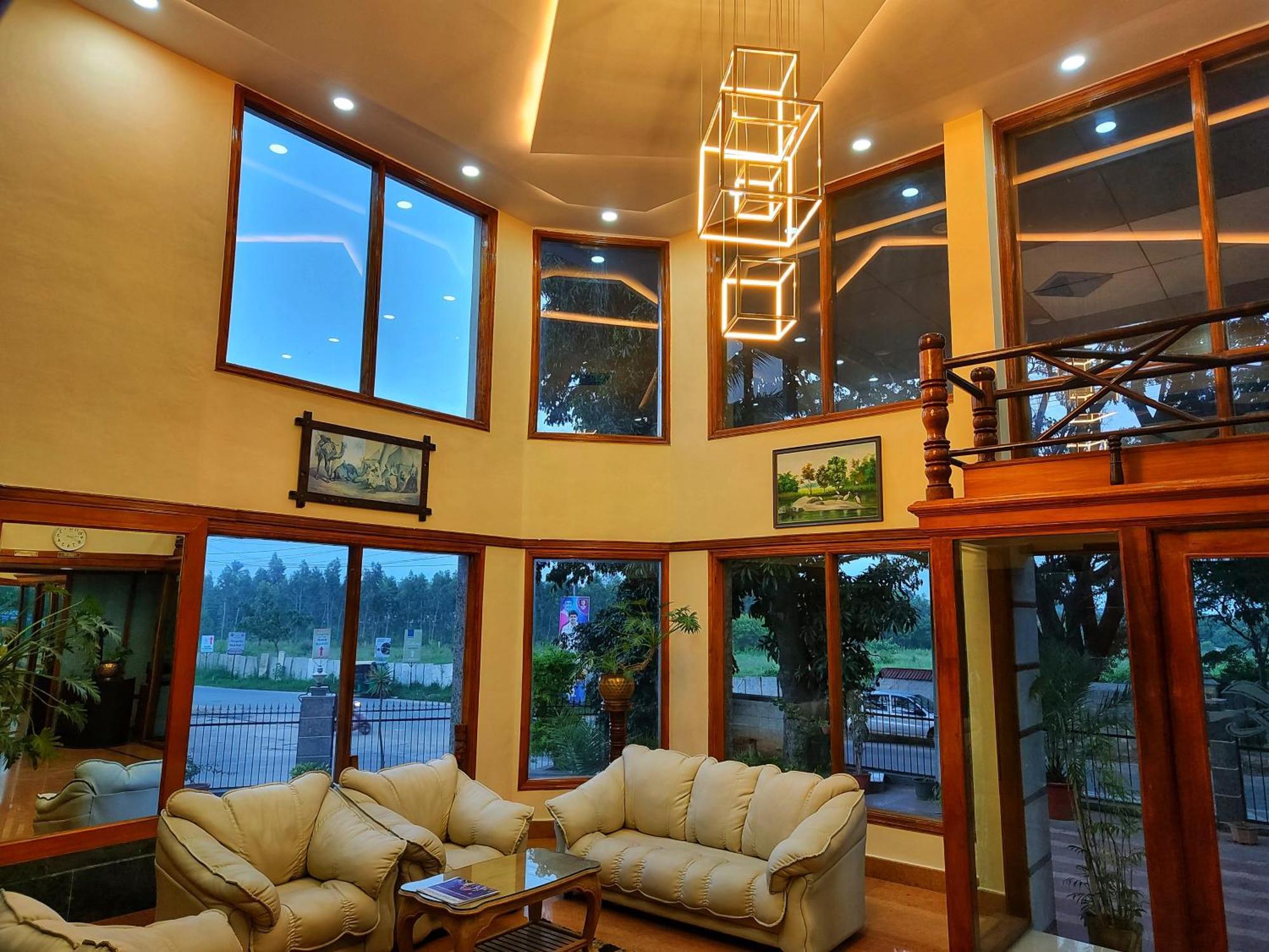 Hotel Presidency Kempegowda International Airport העיר בנגלור מראה חיצוני תמונה